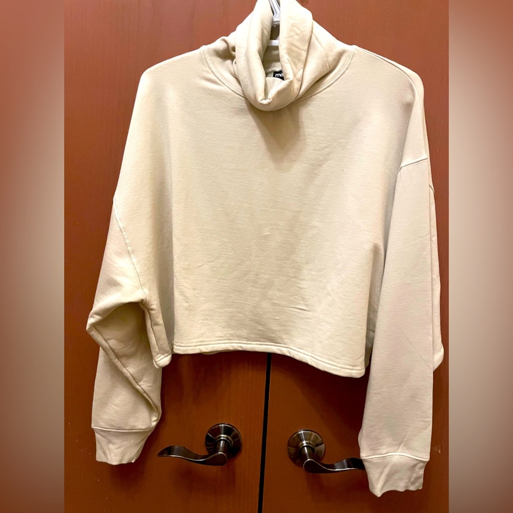 Comfy Fleece size Medium Crop Top in a Cream Colour by Mono B.